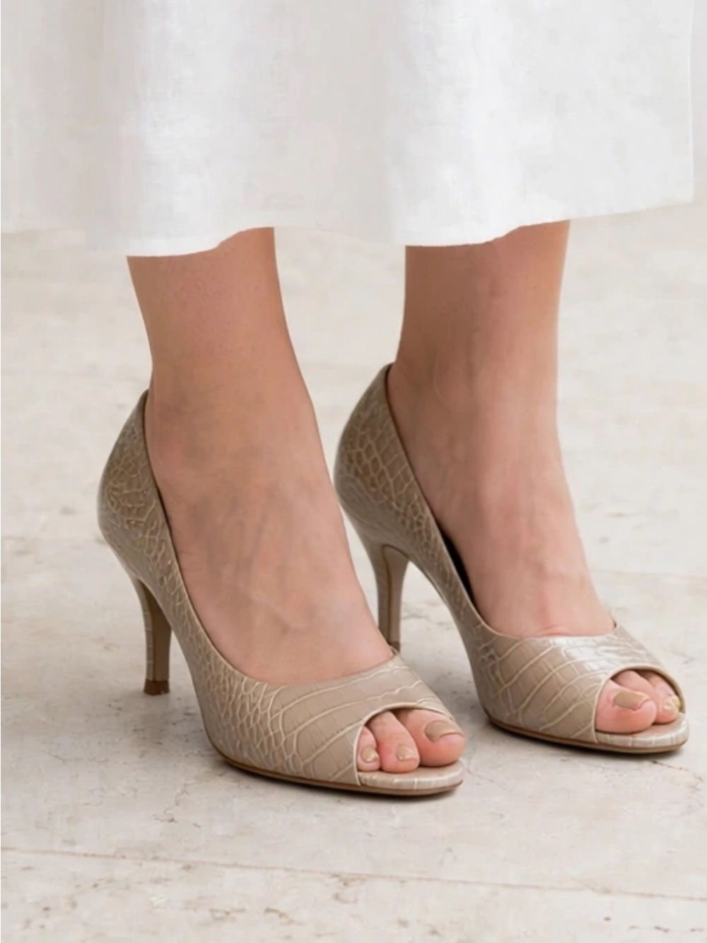 Ron White Chic Beige Crocodile Pattern Heels